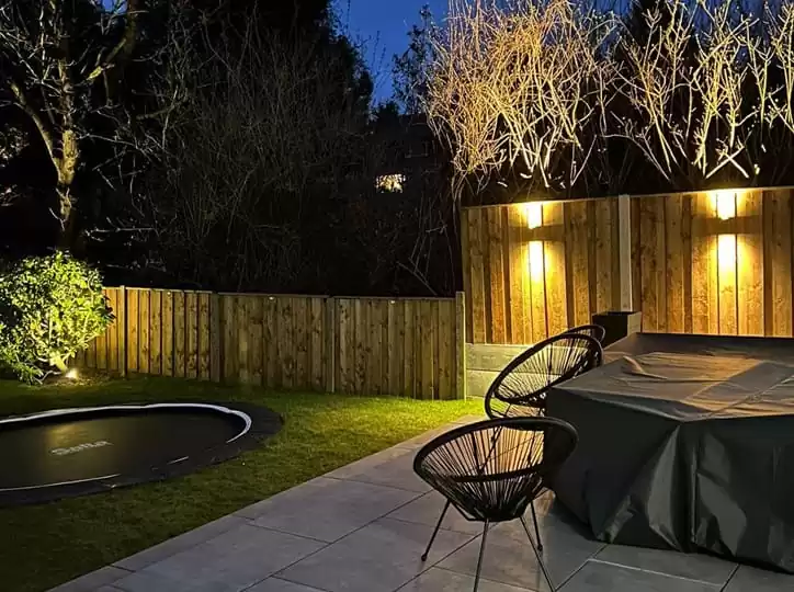 Outdoor lighting installer London fitting garden, wall and driveway lights
